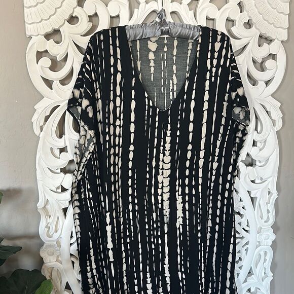Black and White Caftan - Picture 3 of 7